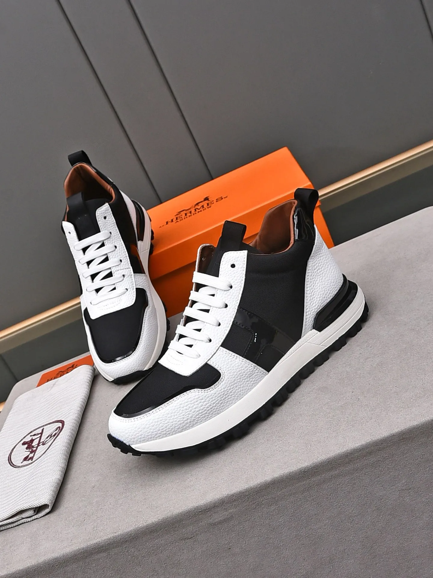📛📛📛PPP480 (Hermes high-top)🆕Men's color-blocked sneakers, decorated with textured calfskin details. Spliced ​​with original cowhide, this shoe draws inspiration from the equestrian world, integrating technical details and practical functions. Breathable sheep lining, rubber wear-resistant outsole, high-end quality, every detail is perfectly combined! Size: 38-44 (45 can be customized)